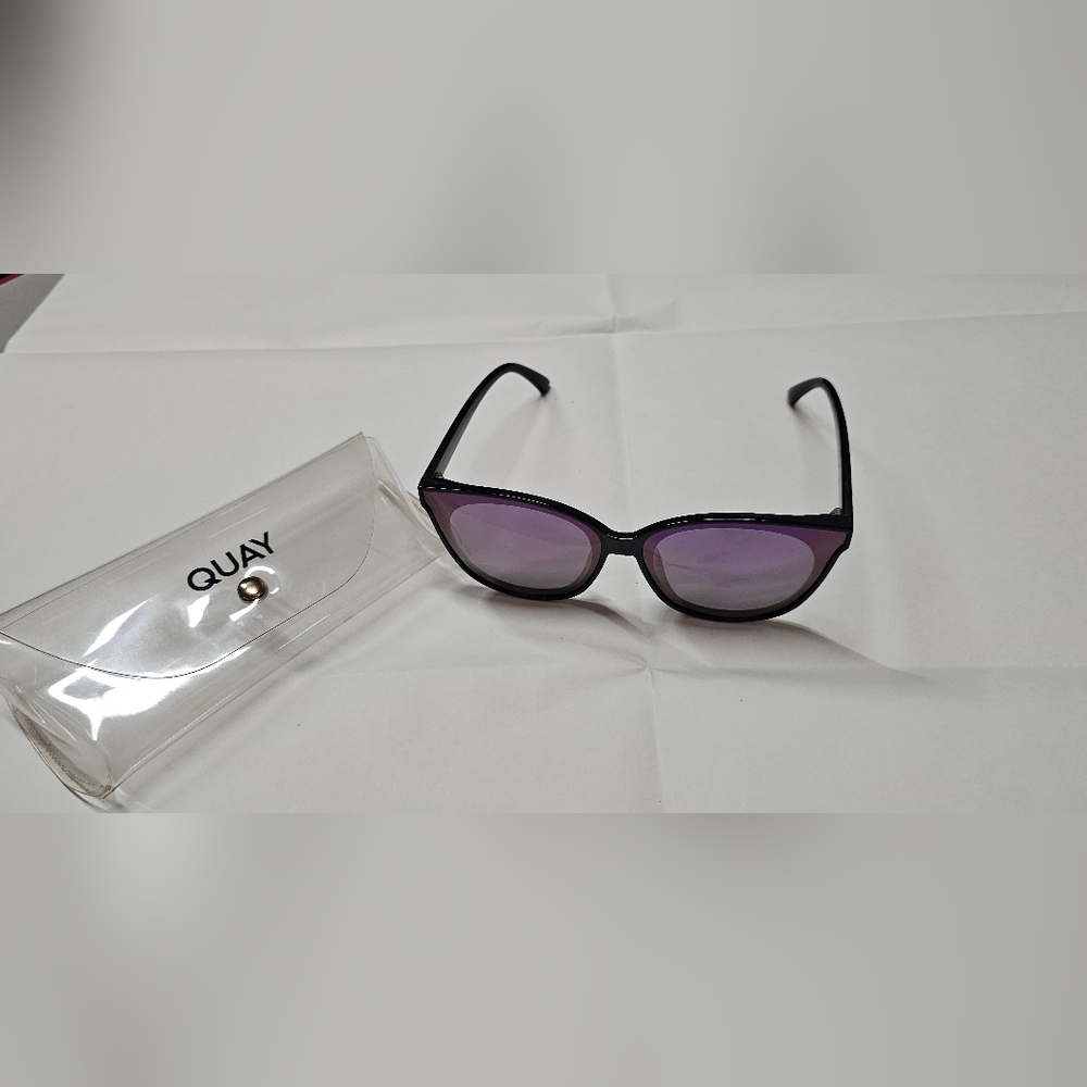 Modern Purple and Black Sunglasses with Rectangular Design
